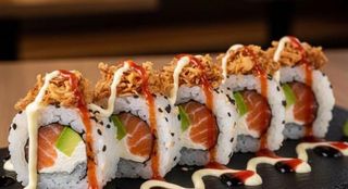 Uramaki crispy salmone