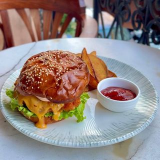 Chickenburger with cheese sauce