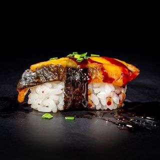 151. Nigiri anguilla e formaggio