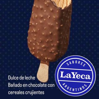 Helado de dulce de leche bañando 