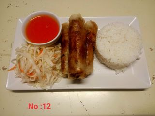 Sajgonki z ryżem i surówką 3 szt.