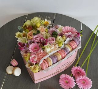 Inima cu flori și macarons (L)