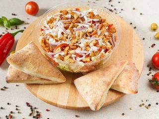 Sałatka cesarska z sosem cesarskim (250g)