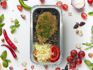 Котлета из говядины с индейкой и горчичным соусом с гарниром