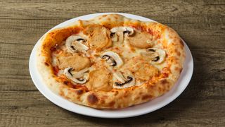  Пицца с куриной грудкой и грибами