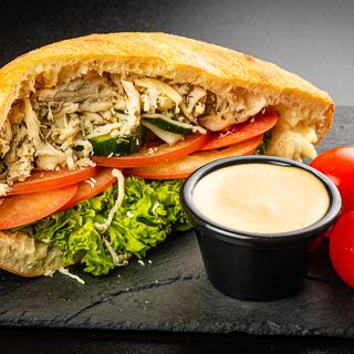 Chifla cu piept de pui