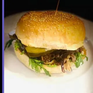 Pulled Beef Burger