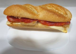 Bocadillo De Chorizo Y Queso