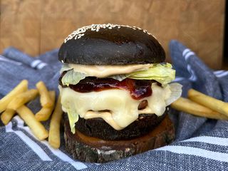 Дакбургер меню з соусом + напій (590g)