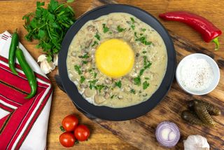 Tocanita de ciuperci cu mamaliga