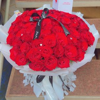 Red Table Bouquet of 9batches of 10stems