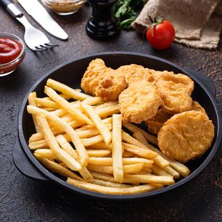Nuggets con patatas fritas