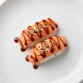 Nigiri sake flambé 2 pezzi