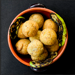 Chiftelute de dovlecei cu branza