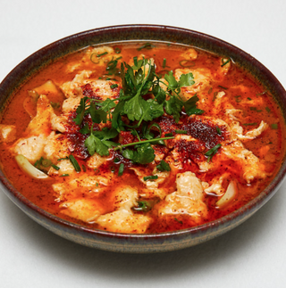 Lubina Crujiente Con Salsa Picante