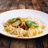 Raviolli cu carne de iepure si ciuperci de padure