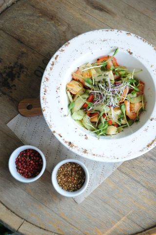 Salata rustica Fatush din legume proaspete