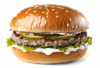 Hamburger con patate e insalata