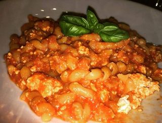 Pasta con ricotta e sugo