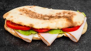 Sendvič sa pečenicom 330g