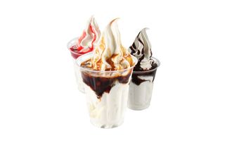 Sundae (Topping de Caramelo, Chocolate ou Morango)