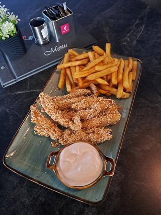 Pileći štapići u susamu