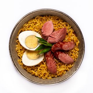 Рамен с колбасками