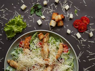 ცეზარი ქათმის ხორცით