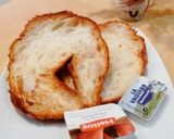 Croissant Con Mantequilla Y Mermelada