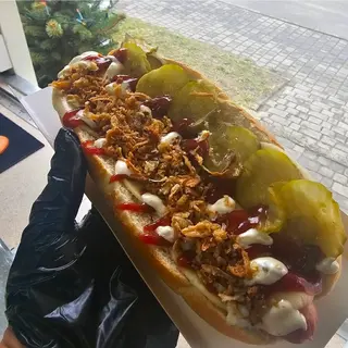 Hot dog zapiekany z żółtym serem