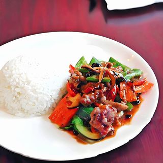 J11. Meniu vită 牛肉盖浇饭