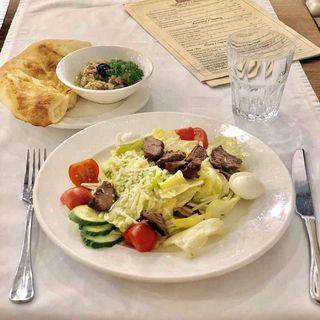 Мангал салатаси з бараниною на грилi