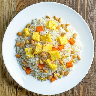 132. Riso con ananas e pinoli