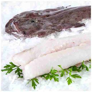 Cola De Rape Piel Negra Nacional Grande (1,5kg) cortada en dos lomos.