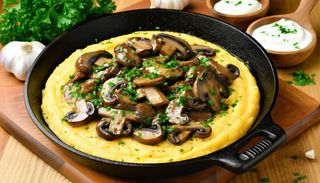 Ciuperci la tigaie cu mamaliguta