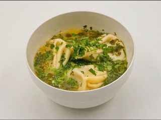 Суп с мини-хинкали на мацони