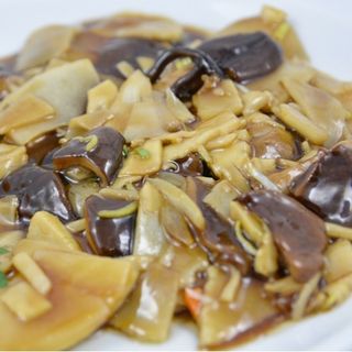 Bambú y setas chinas salteadas