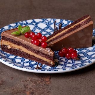 Torta alla nocciola e caramello salato
