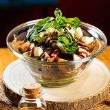 Ensalada capresse con albahaca fresca y AOVE de Baena