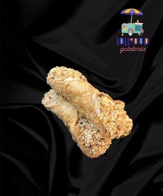 Cannolo con granella di nocciole 