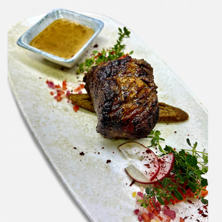 пеппер стейк с перечным соусом