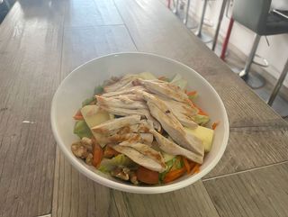 Ensalada The Bros Con Pollo A La Plancha