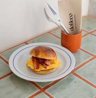 Bun Ovo e Bacon Caseiro