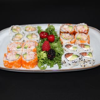 Sushi misto uramaki 16 pezzi(83)