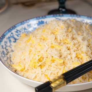 Arroz frito con huevo