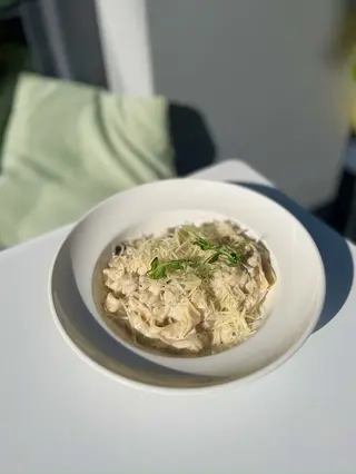 Паста с курицей и грибами
