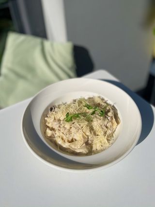 Паста с курицей и грибами (300 гр.)