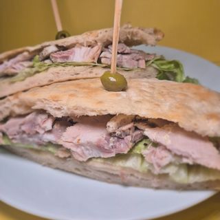 Focaccia porchetta di Ariccia e iceberg