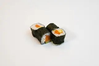 141.Hosomaki de salmón y aguacate (4 pzs.)