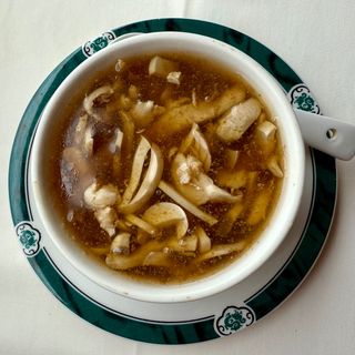 Sopa de pollo con champinones